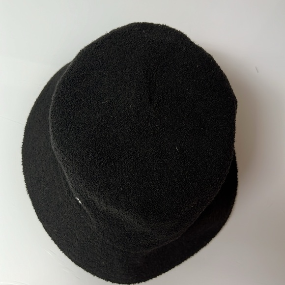 KANGOL MENS MEDIUM AUTHENTIC BLACK WHITE KANGAROO EUC Bermuda Bucket WORN ONCE - Picture 2 of 6